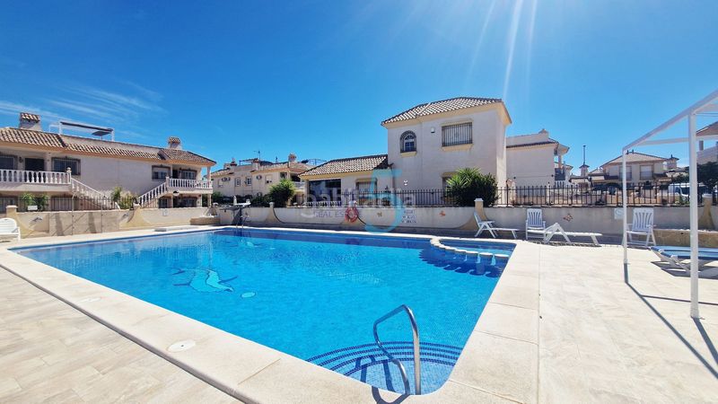 Foto e34a9abb-0506-4663-80b4-34f2b2373b6d. Piso apartamento superior de 2 dormitorios bellamente presentado en sol golf, villamartín, con piscina común, aparcamiento privado y un en Orihuela