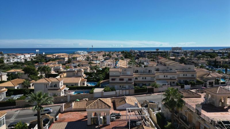 Foto 3023da20-455c-45c2-afaf-71c8ff2e3cce. Casa adossada amb calefacció piscina a Playa Flamenca Orihuela