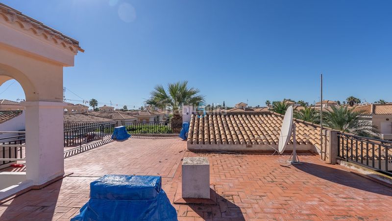 Foto 809f53f1-7c5c-4110-ac33-25a9633d4a72. Casa adossada amb calefacció piscina a Playa Flamenca Orihuela