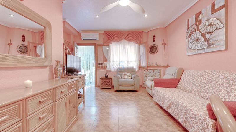 Foto a20421bc-172b-4341-9f87-adaf0dee5ee8. Casa adossada amb calefacció piscina a Playa Flamenca Orihuela