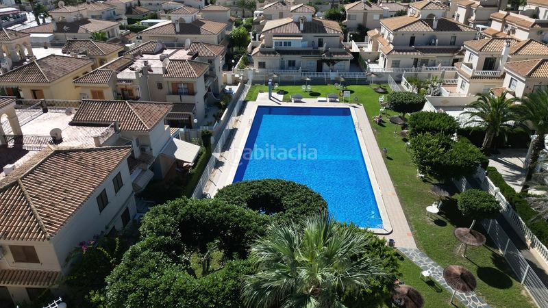 Foto bc900d36-79fd-4868-957c-6753e6821621. Casa adossada amb calefacció piscina a Playa Flamenca Orihuela
