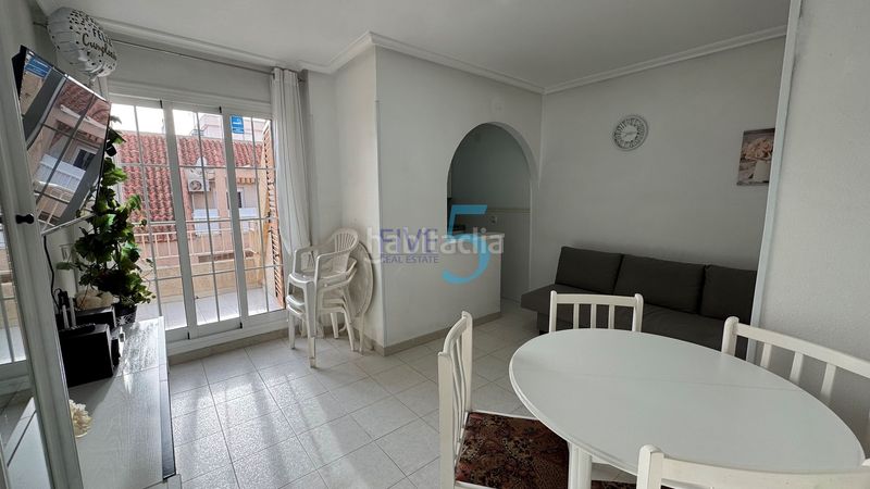 Foto da4b0b46-b727-4e2e-a61e-2df23b3a10b9. Piso este bellamente amueblado ático de un dormitorio está situado en la popular ciudad costera , a solo unos minutos a pi en Torrevieja