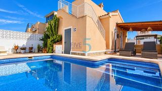 Maison à Benijófar. Bungalow de 2 habitaciones orientado al suroeste con piscina pri