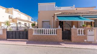 Casa  Torre golf. Ubicada en la codiciada zona de playa flamenca, esta villa bunga