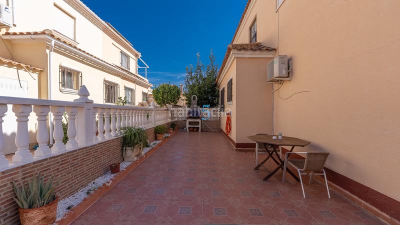 Foto 1a521eac-7c04-4e23-b9dd-07d654b37010. Maison avec piscine dans Playa Flamenca Orihuela
