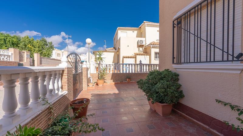 Foto 88e84ea9-f096-4302-a112-d7533336d60a. Maison avec piscine dans Playa Flamenca Orihuela