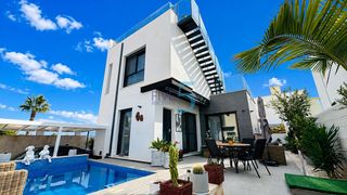 Casa a Los Almendros. Esta impresionante villa independiente de tres dormitorios y dos