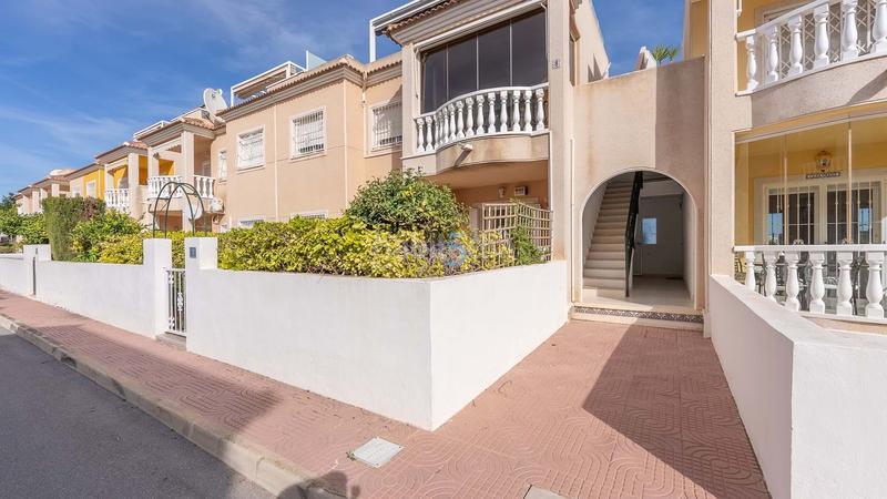 Foto e254bd4f-ead9-4ded-86b7-91a4e931a352. Pis amb calefacció piscina a Rojales