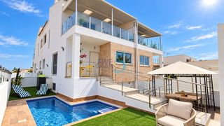 Haus in Daya Nueva. Impresionante villa quad de 3 dormitorios con piscina privada, c