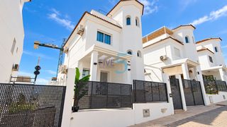 Casa a San Fulgencio. Villa de 2 dormitorios totalmente renovada orientada al sureste,