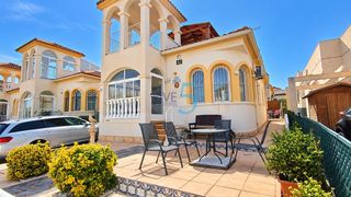 Maison à Benimar. Fantástica villa independiente de 3 dormitorios estilo carla con