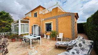 Maison jumelée  House 
serina. Ubicada en la vibrante y bien comunicada zona de playa flamenca,