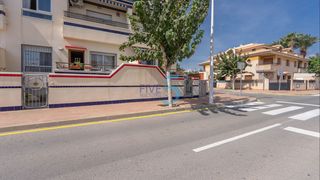 Appartamento in Los Peñascos-El Salero-Los Imbernones. Amplio apartamento de 3 dormitorios y 2 baños en la planta baja