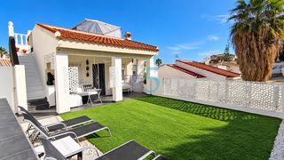 Haus in La Marquesa. Villa independiente de 3 dormitorios orientada al sur con piscin