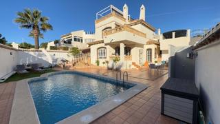 Casa  Calle papaya. Esta impresionante villa independiente en los dolses ofrece una