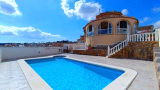 Casa  Calle sierra de monseratt. Fantástico chalet independiente con piscina privada y vistas al