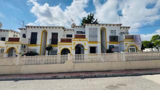 Pis  Calle los rosales. Este encantador apartamento en planta baja se encuentra en el co