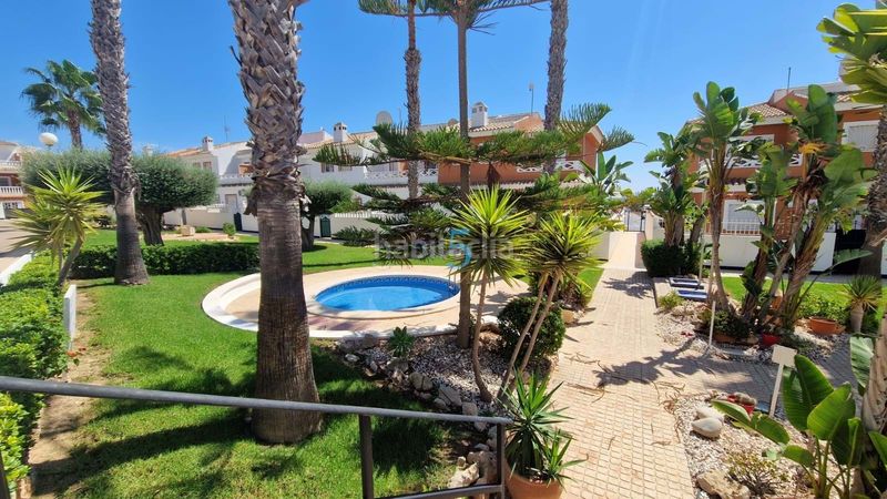 Foto a28f1b24-f8f2-433c-867d-e85be2994f2e. Casa adossada amb calefacció aparcament piscina a Rojales