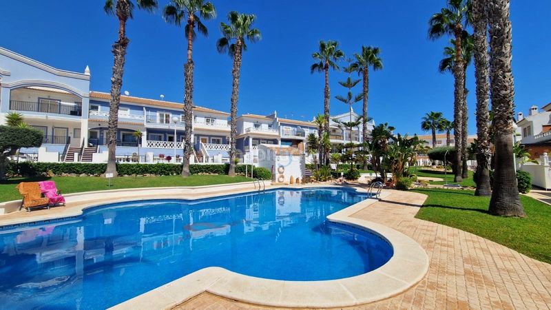 Foto c1aa67de-0d0b-48d8-8d0b-5300228ae4bd. Casa adossada amb calefacció aparcament piscina a Rojales