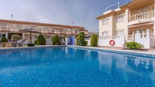 Casa adosada  Avenida antonio quesada. Fantástica casa adosada de 2 dormitorios y 1,5 baños con orienta