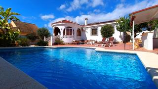Casa  Avenida de castilla. Fantástico chalet independiente de 23 dormitorios y 2 baños con