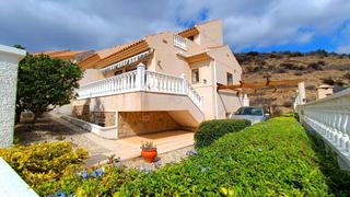 Maison  Paseo de bo astrom. Espaciosa villa adosada de cuatro dormitorios con alojamiento in