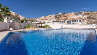 Maison  Paseo de bo astrom. Espaciosa villa adosada de cuatro dormitorios con alojamiento in