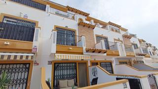 Maison jumelée  Calle cabo san antonio. Esta casa adosada de 4 dormitorios y 2 baños recientemente renov