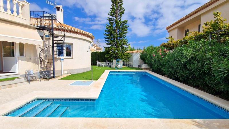 Foto 231c3bf7-e76b-4915-bbac-ec953789aa63. House with heating pool in Playa Flamenca Orihuela