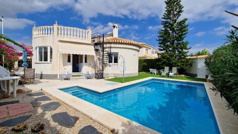 Foto 711a79c7-7774-42b9-ad2c-420407c2406f. House with heating pool in Playa Flamenca Orihuela