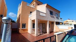 Casa adosada  Calle las tortolas. Encantadora villa cuádruple de 2 dormitorios y 1,5 baños en el p
