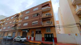 Appartement  Calle vicente blasco ibanez. Amplio apartamento de cuatro dormitorios en planta alta con gara
