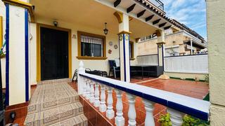 Appartement  Calle torre de pisa
house. Ubicado en la popular zona costera de punta prima, este apartame