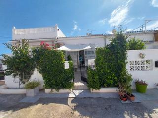 Casa  Calle camas. Bungalow de 1 dormitorio y 1 baño con terraza acristalada, con v