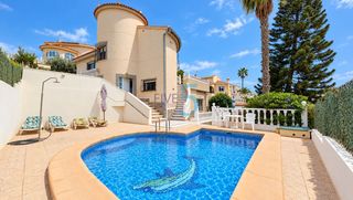 Haus in La Marquesa. Villa independiente de 5 dormitorios y 4 baños, orientada al sur