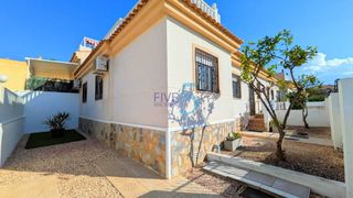 Haus in Centro de la Ciudad Quesada. Immaculado bungalow blue top de 3 dormitorios con solario privad