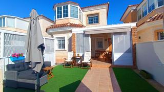 Maison  Carrer l´albardi. Encantadora villa independiente de 2 dormitorios con orientación
