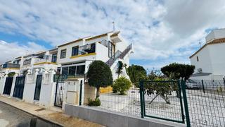 Pis  Calle carmen. Este apartamento de esquina en el último piso de dos dormitorios
