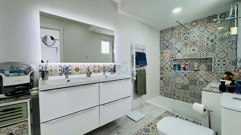 Foto dd6fcfbd-a722-4789-b987-7e630aba3c28. Casa a schiera con piscina in Villamartín-Las Filipinas Orihuela