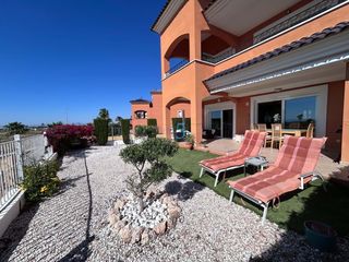 Pis a Baños y Mendigo. Apartamento de 2 dormitorios y 2 baños en la planta baja en alta