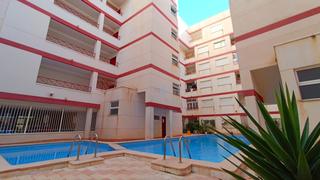 Pis  Calle san policarpo. Fantástico apartamento en planta alta de 1 dormitorio con piscin