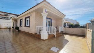 Maison  Avda la union. Bienvenido a este encantador bungalow en san javier, una ciudad