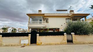 Pis  Calle tosca row. Este encantador apartamento de dos dormitorios y totalmente amue