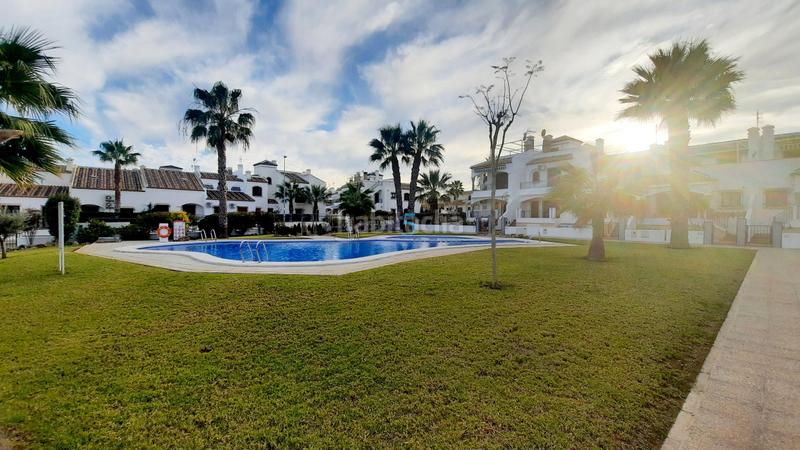 Foto 0594aea8-581c-4d99-acdf-79146c6eb804. Maison jumelée avec piscine dans Los Almendros Orihuela