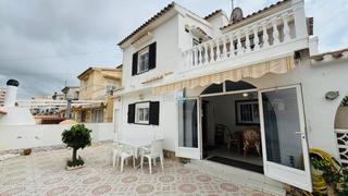 Haus  Calle matilde penaranda. Esta fabulosa villa independiente de tres dormitorios totalmente