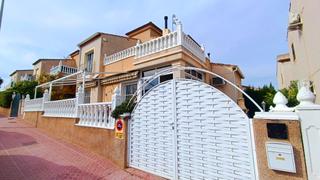 Maison  Avenida romero. Hermosa villa independiente de 3 dormitorios y 2 baños con orien