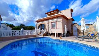 Casa  Calle cordoba. Hermosa villa independiente de 4 dormitorios con piscina privada