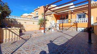 Haus  Calle calamocha. Encantador bungalow orientado al oeste con solárium privado y am