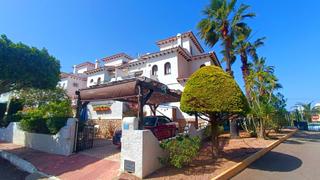 Reihenhaus  Calle elche number. Hermosa casa adosada con terraza de dos dormitorios en bravo hil