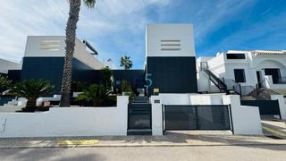 Reihenhaus  Calle dardanelos. Esta moderna y elegante casa de dos dormitorios está perfectamen